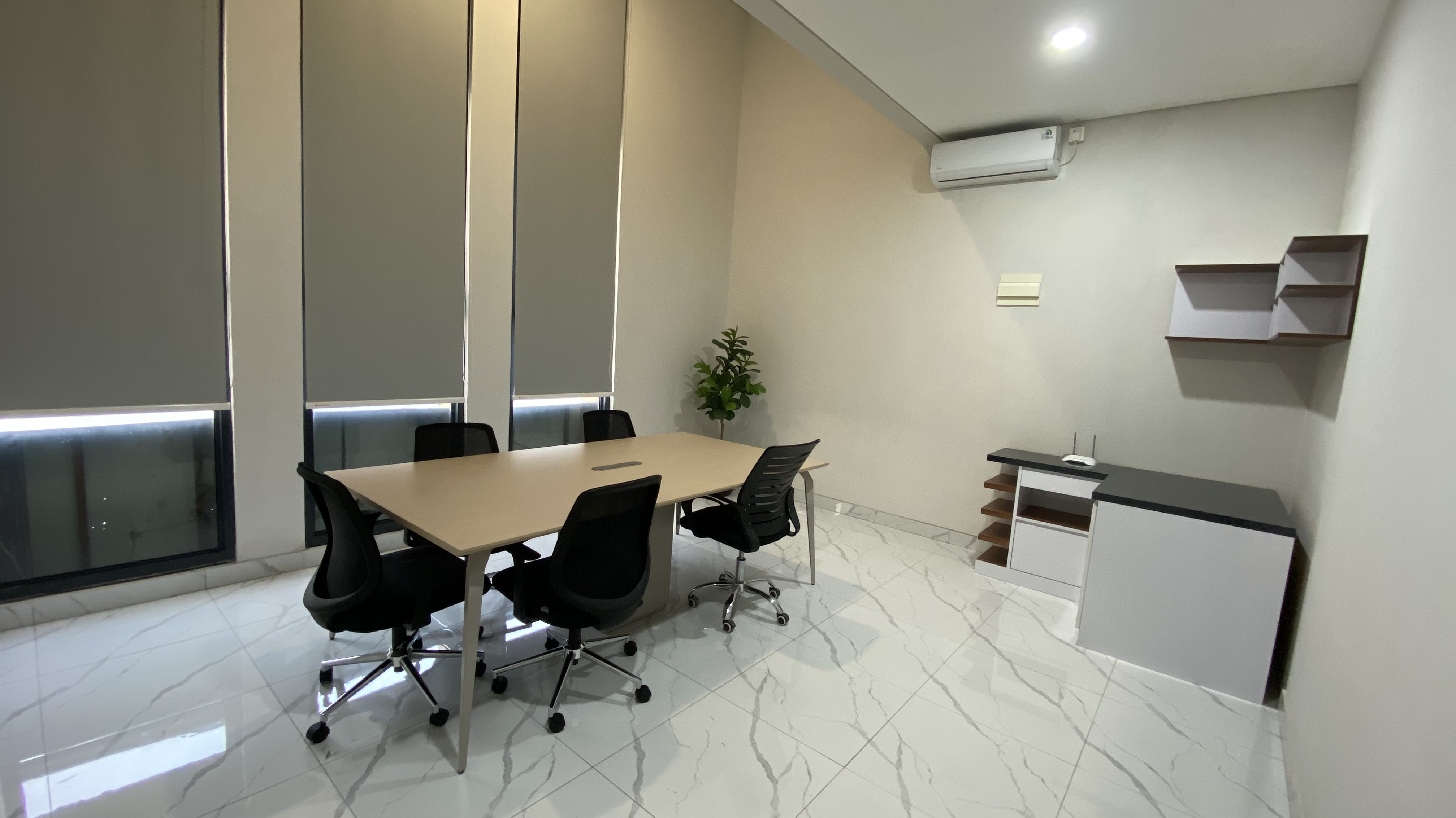 Placeholder front desk Alenza