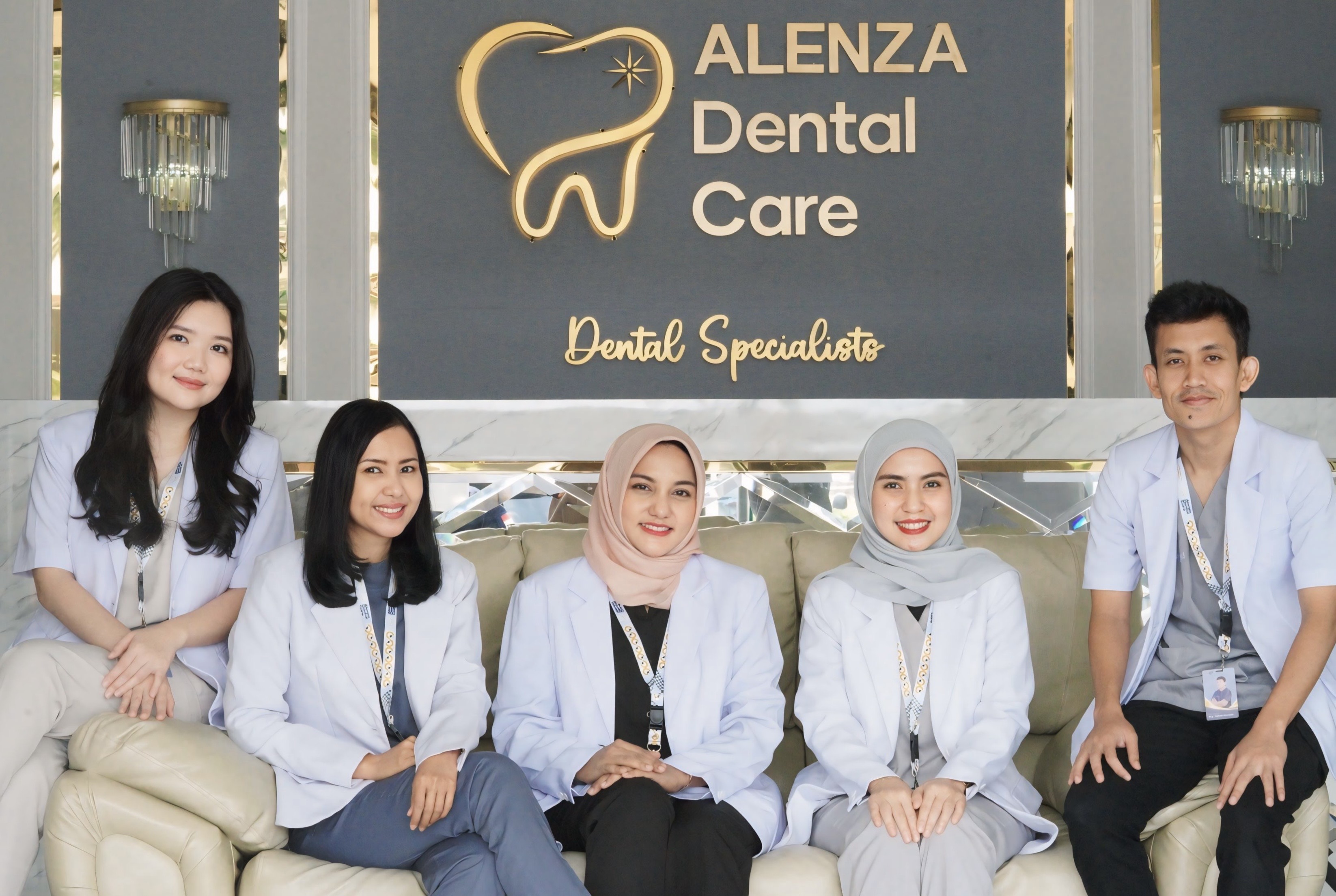 Tim dokter Alenza Dental Care